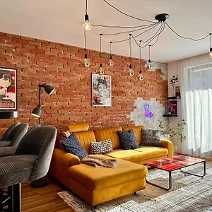 Vinyl Gozsdu Apartment